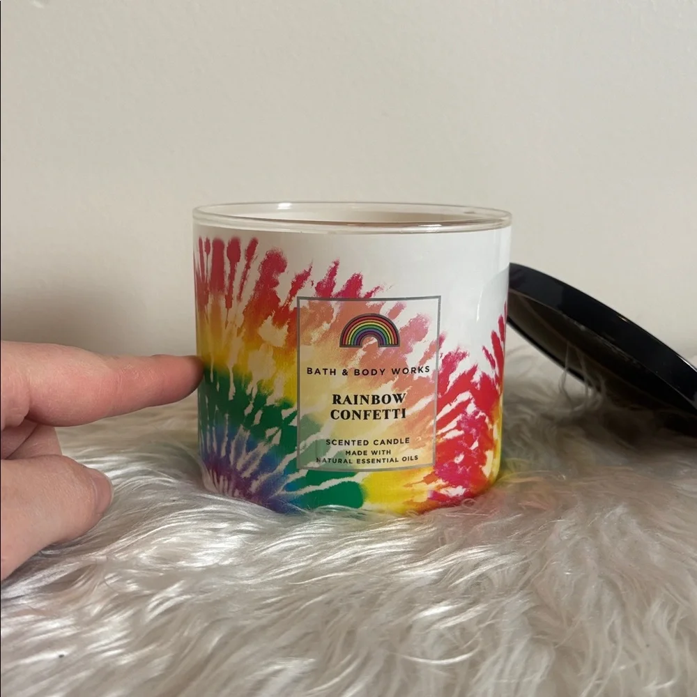 Rare Bath & Body Works Candle 🌈